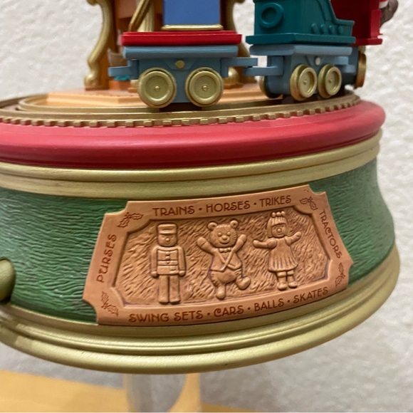 Hallmark THE MERRY OLD TOYMAKER 10" Musical Animated Santa Clock Tabletop Decor - Picture 10 of 16